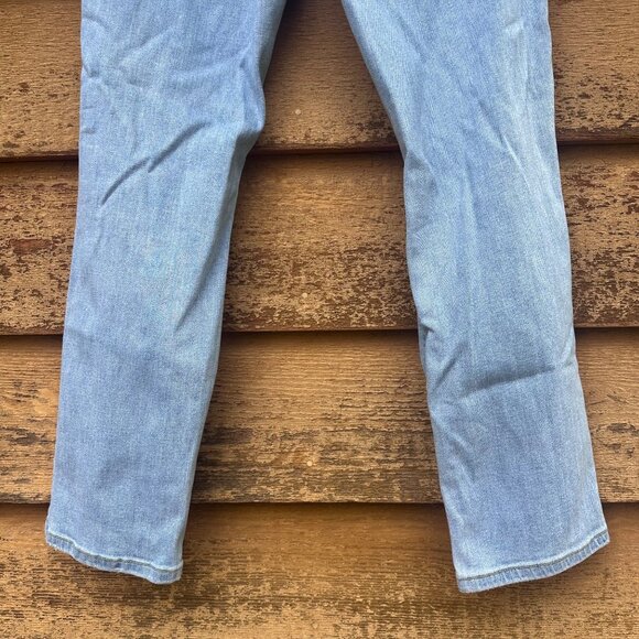 Universal Thread Light Wash Distressed Straight Leg Jeans Womens Size 6/28 - Picture 10 of 10